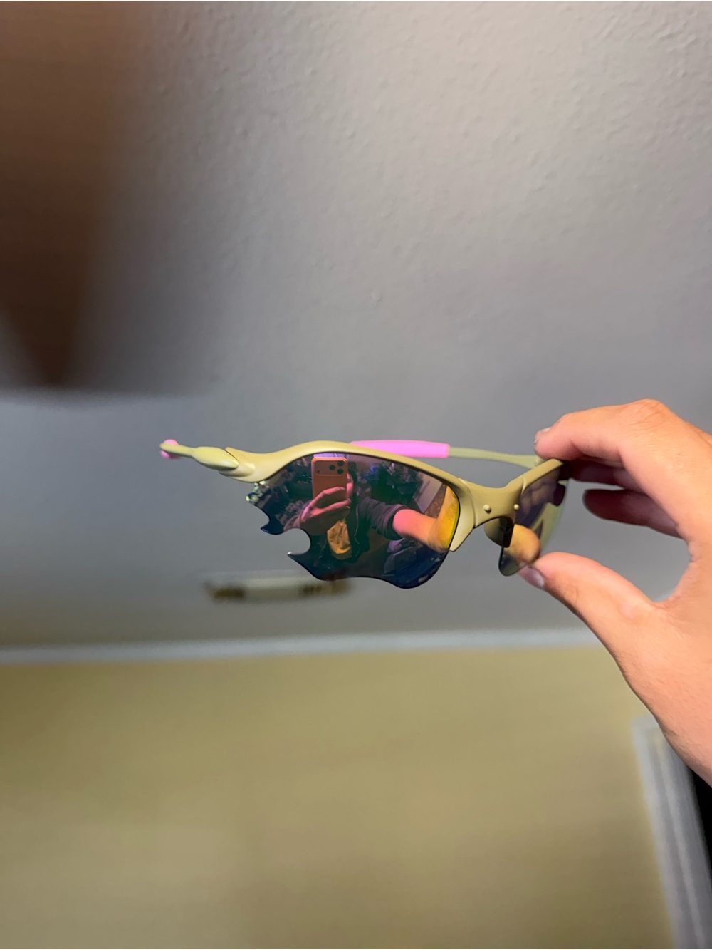 Sporty Women's Sunglasses in Olive Green and Pink oaks